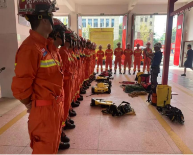株洲消防救援支队：开展实战化培训 提升绳索救援能力(图7)